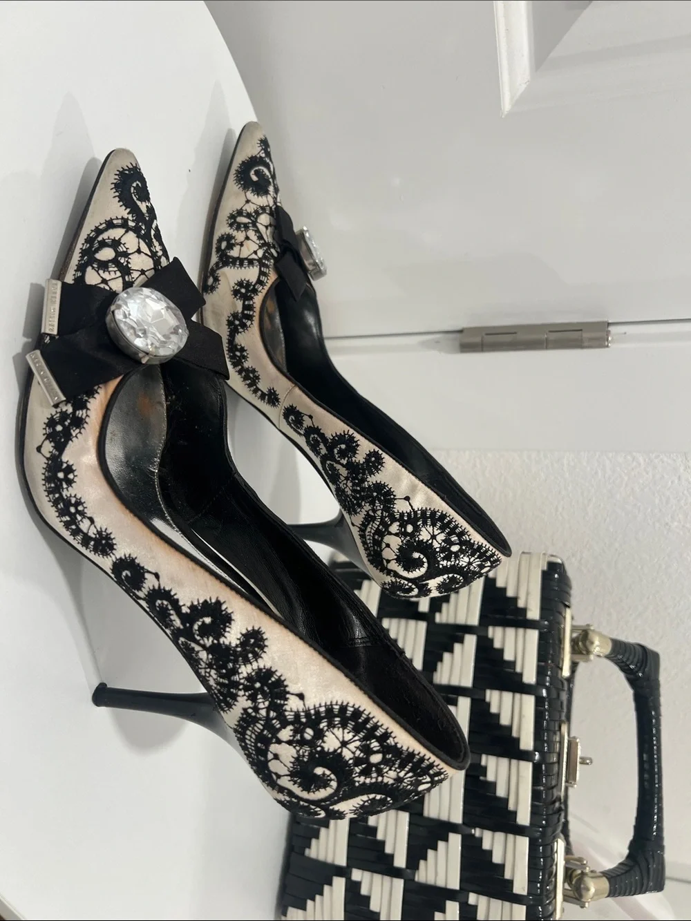 Karen Millen Pointed Toe Black and White Lace-Embroidered Women’s Pumps size 7.5
